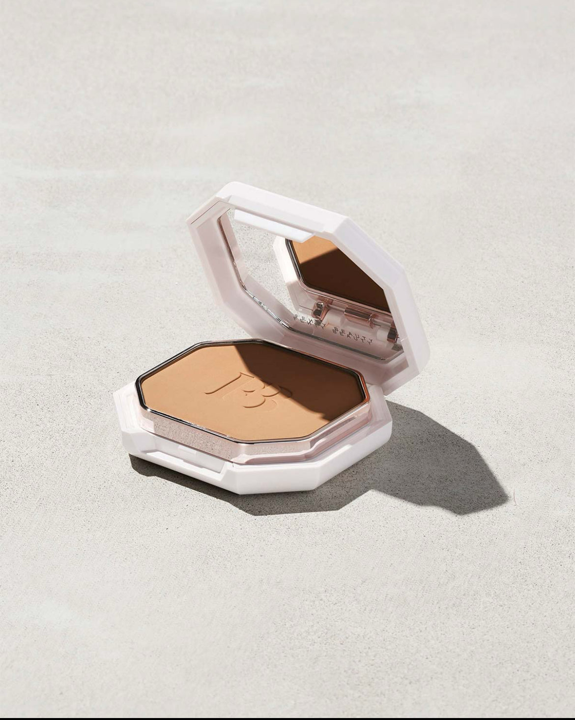 Fenty Beauty Pro Fil’r Soft Matte Powder Foundation