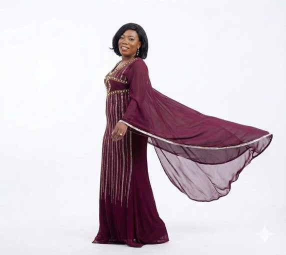 Maxi Dress Manche Évasée- Strass