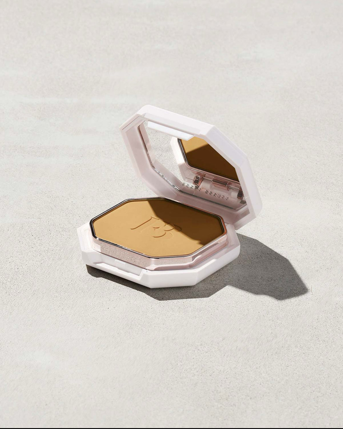 Fenty Beauty Pro Fil’r Soft Matte Powder Foundation